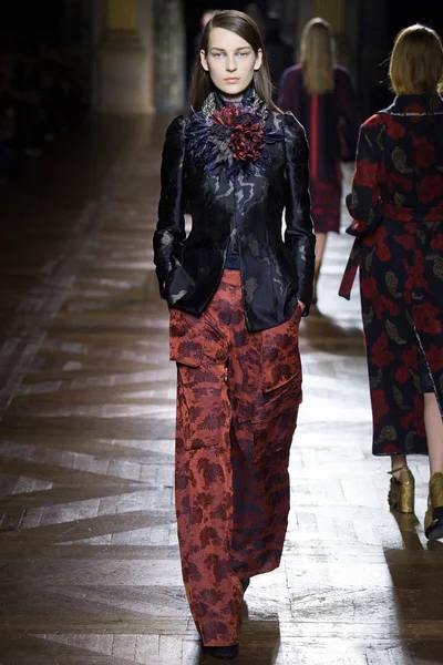 Look 14